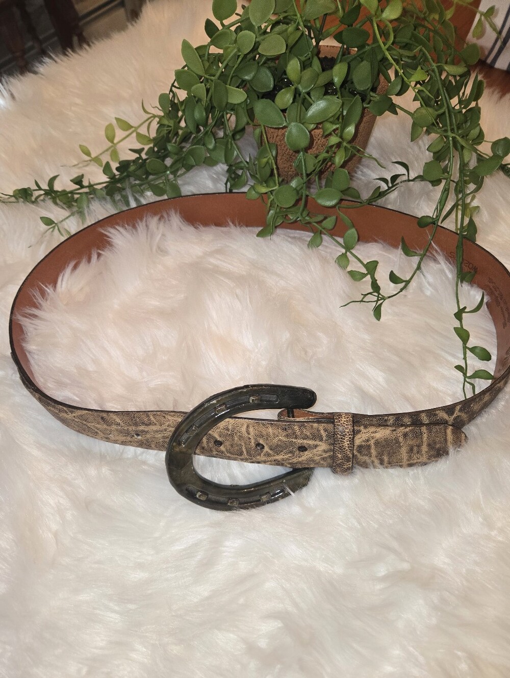 Lucchese Classic Leather Belt in Warm Tan With great detail.